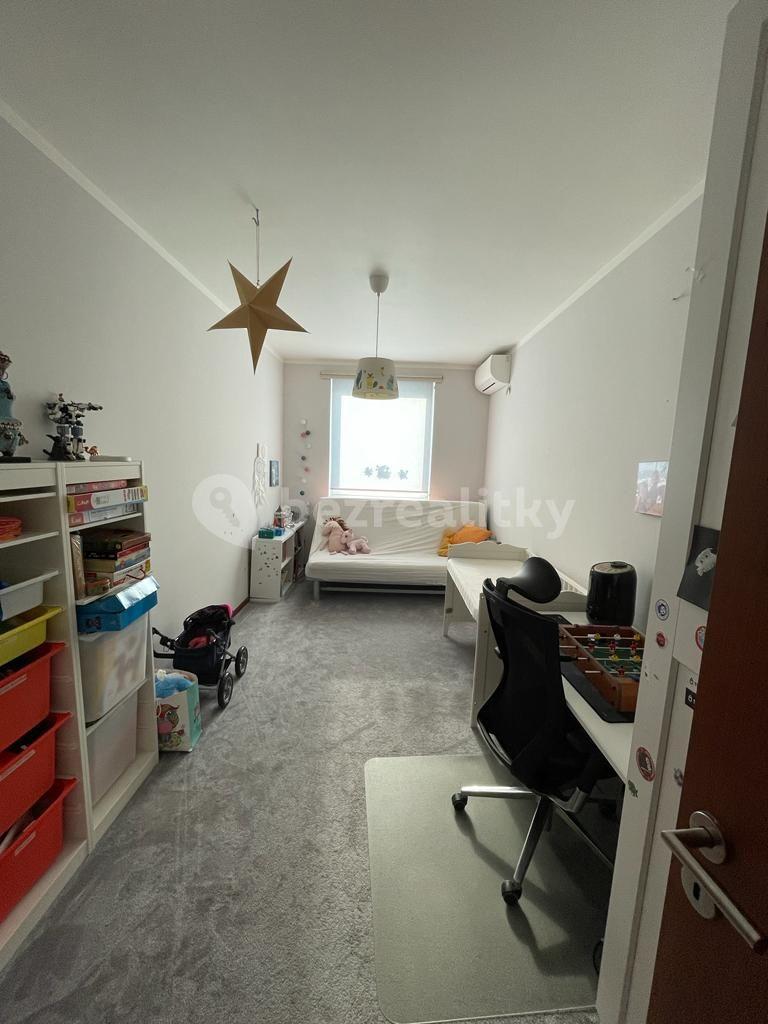 Prenájom bytu 3-izbový 83 m², Pod Harfou, Praha, Praha