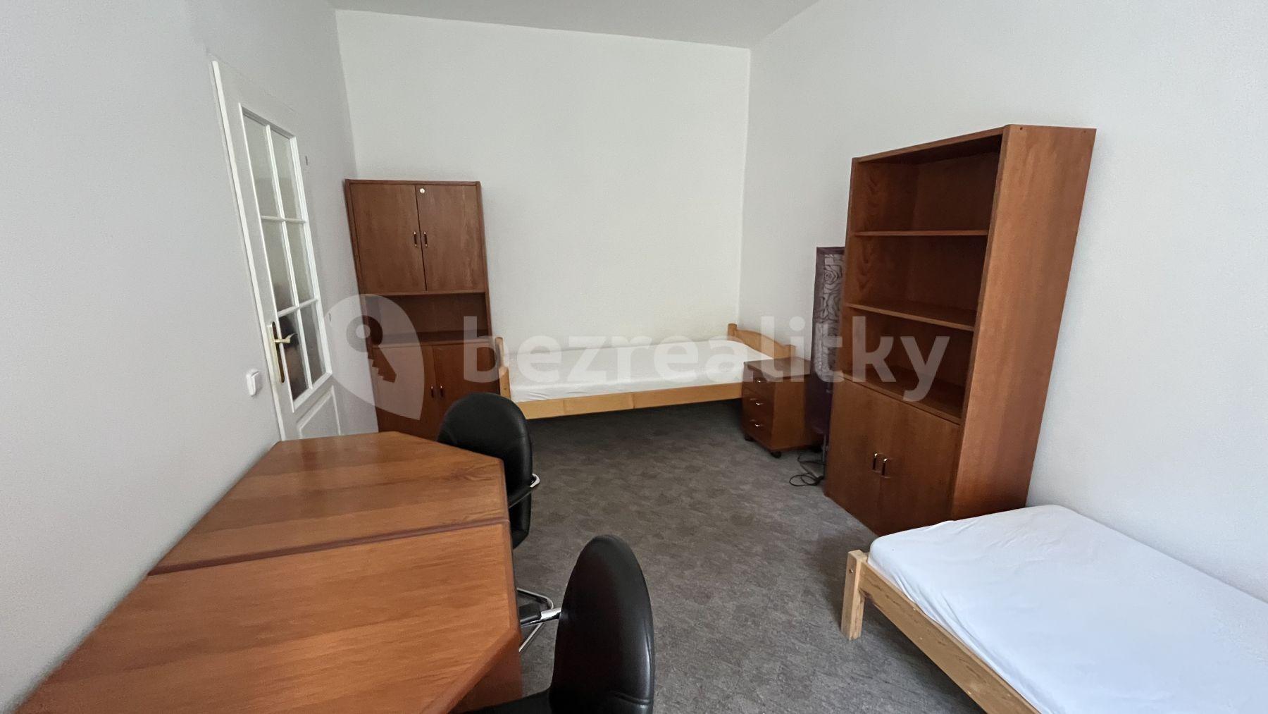 Prenájom bytu 80 m², Cetyňská, Praha, Praha