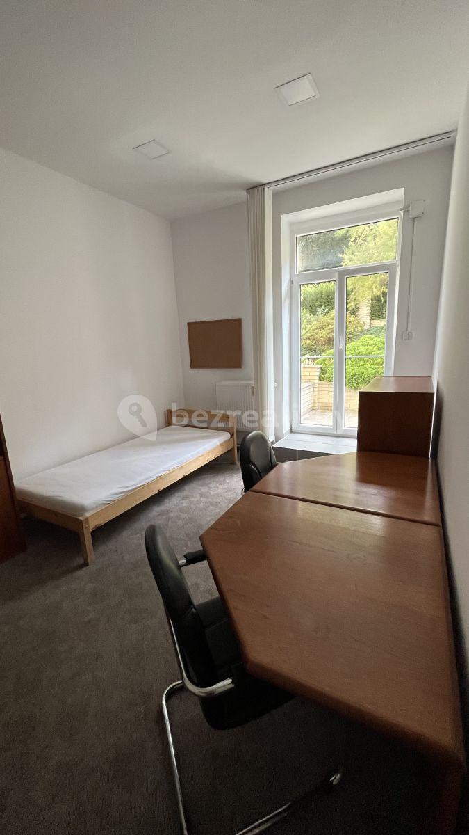 Prenájom bytu 80 m², Cetyňská, Praha, Praha