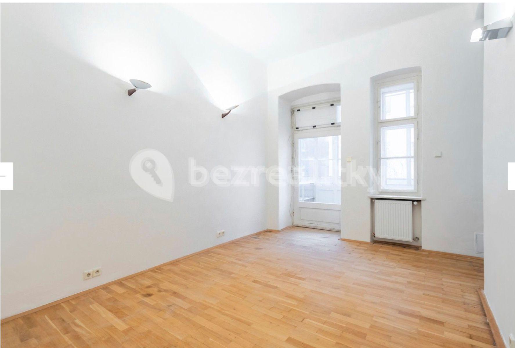 Prenájom bytu 3-izbový 73 m², Roháčova, Praha, Praha