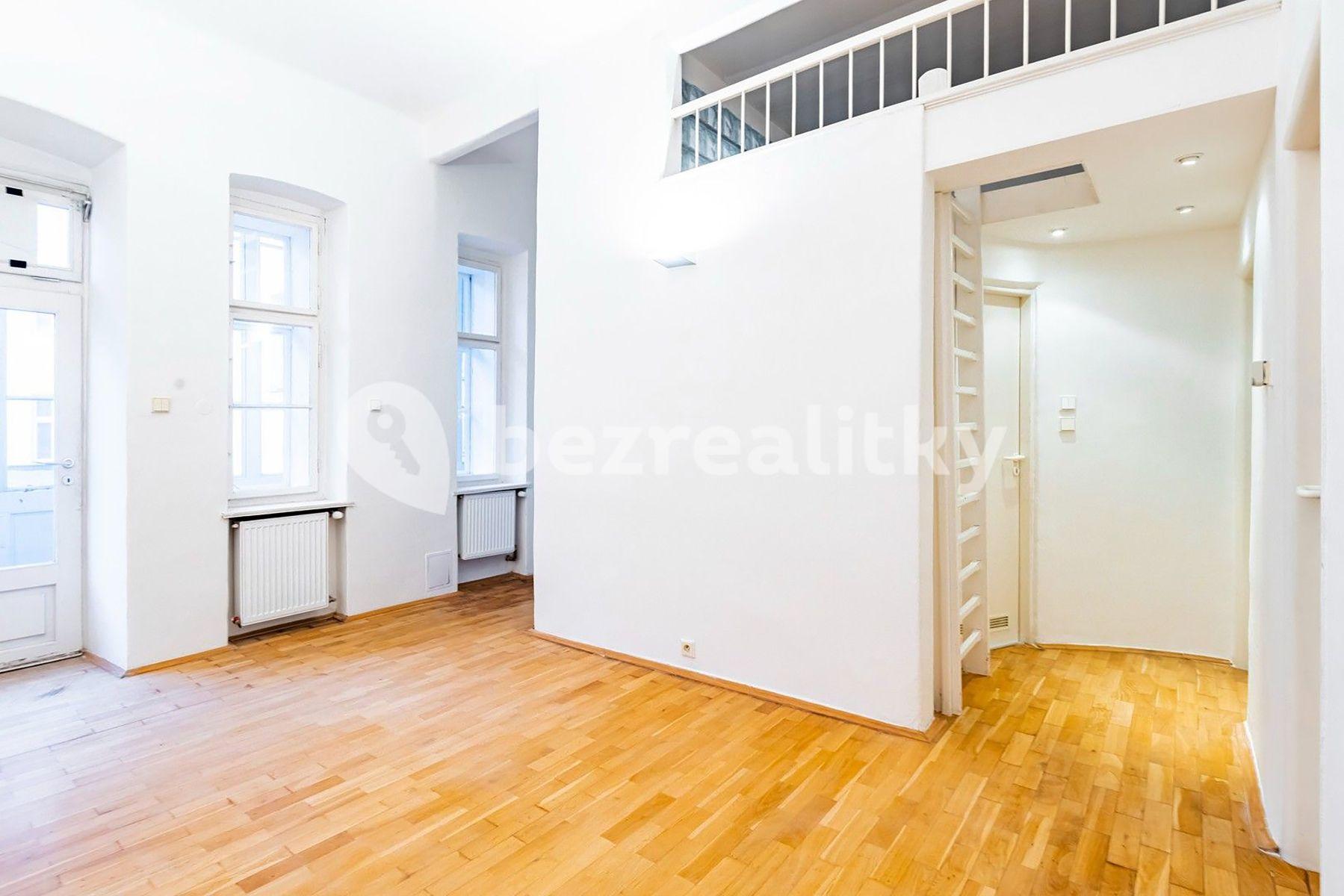 Prenájom bytu 3-izbový 73 m², Roháčova, Praha, Praha