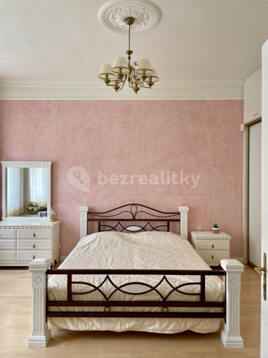 Prenájom bytu 2-izbový 56 m², Chodská, Praha, Praha