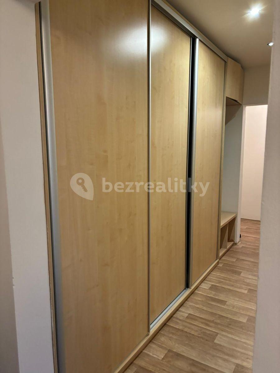 Prenájom bytu 3-izbový 68 m², Nádražní, Šternberk, Olomoucký kraj