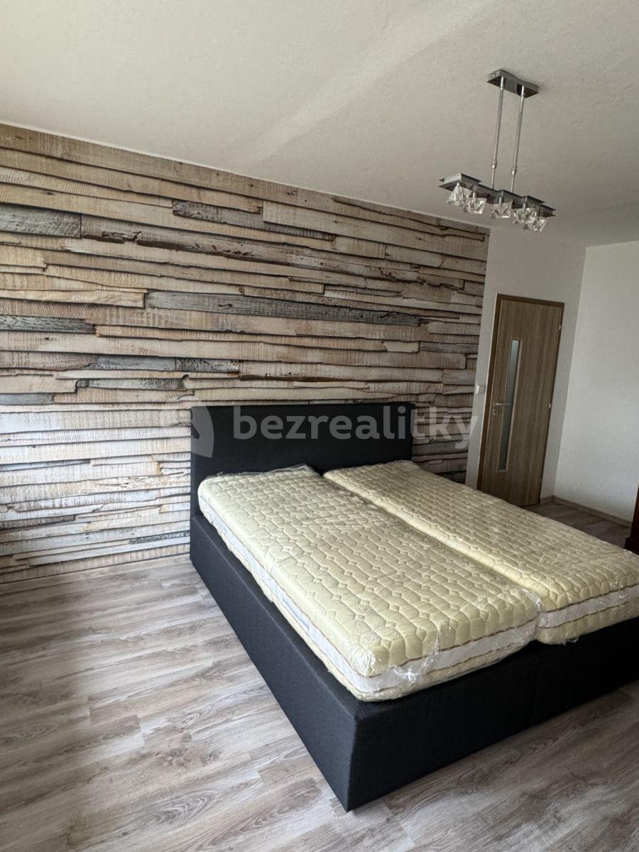 Prenájom bytu 2-izbový 63 m², Karla Čapka, Krupka, Ústecký kraj