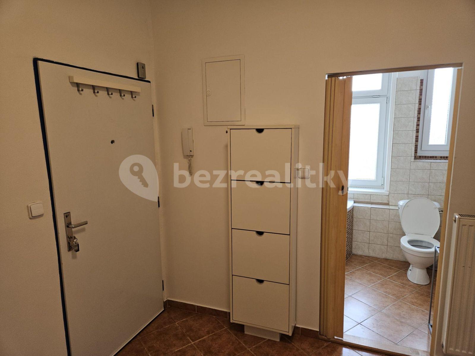 Prenájom bytu 1-izbový 32 m², Sokolovská, Praha, Praha