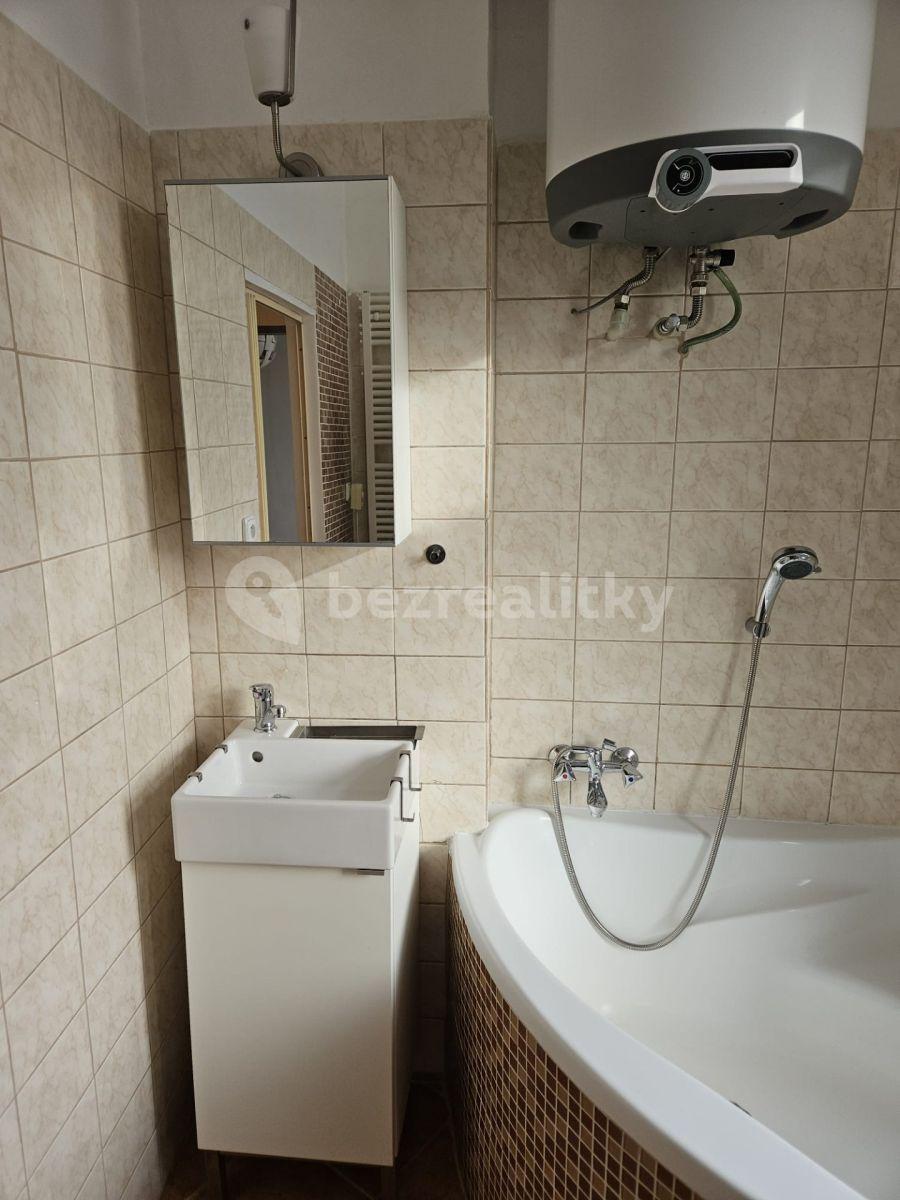 Prenájom bytu 1-izbový 32 m², Sokolovská, Praha, Praha