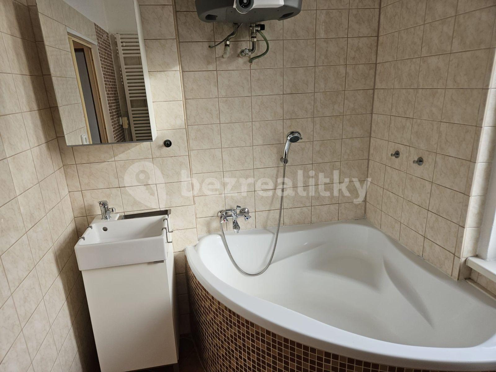 Prenájom bytu 1-izbový 32 m², Sokolovská, Praha, Praha