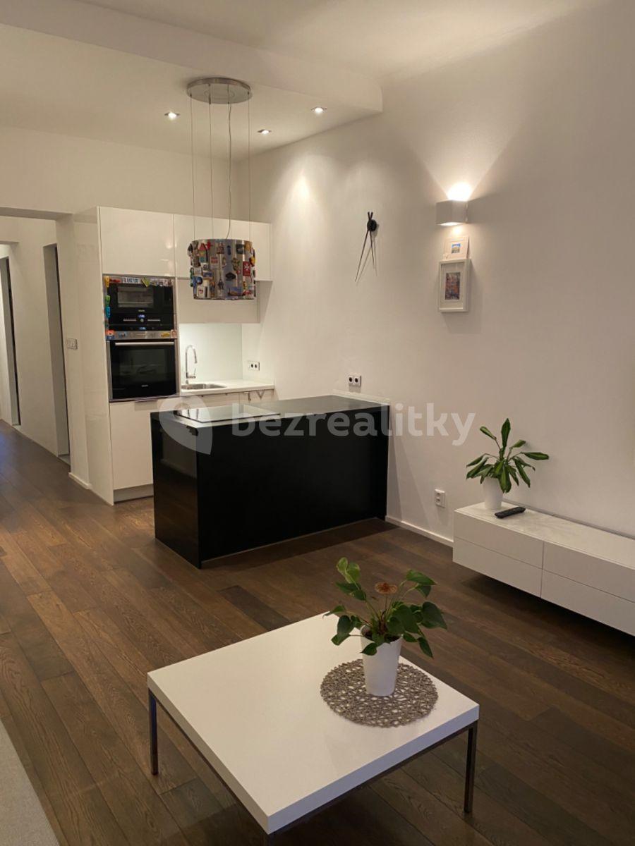 Prenájom bytu 3-izbový 70 m², Korunní, Praha, Praha