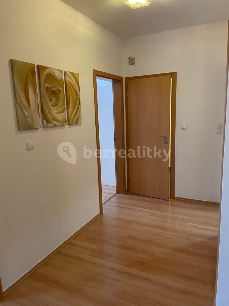 Prenájom bytu 3-izbový 80 m², Kabešova, Praha, Praha