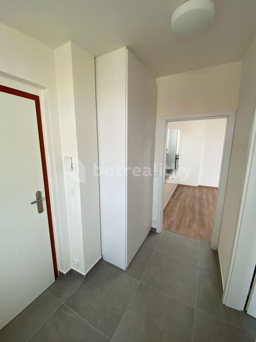 Prenájom bytu 2-izbový 57 m², Šaldova, Praha, Praha