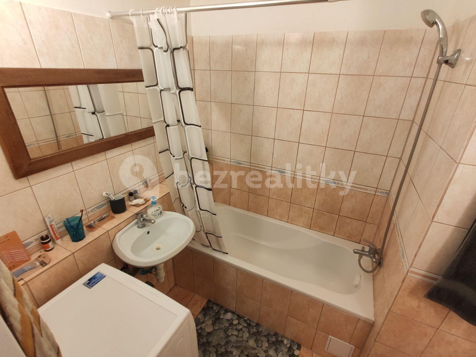 Prenájom bytu 3-izbový 85 m², Pod Lipami, Praha, Praha