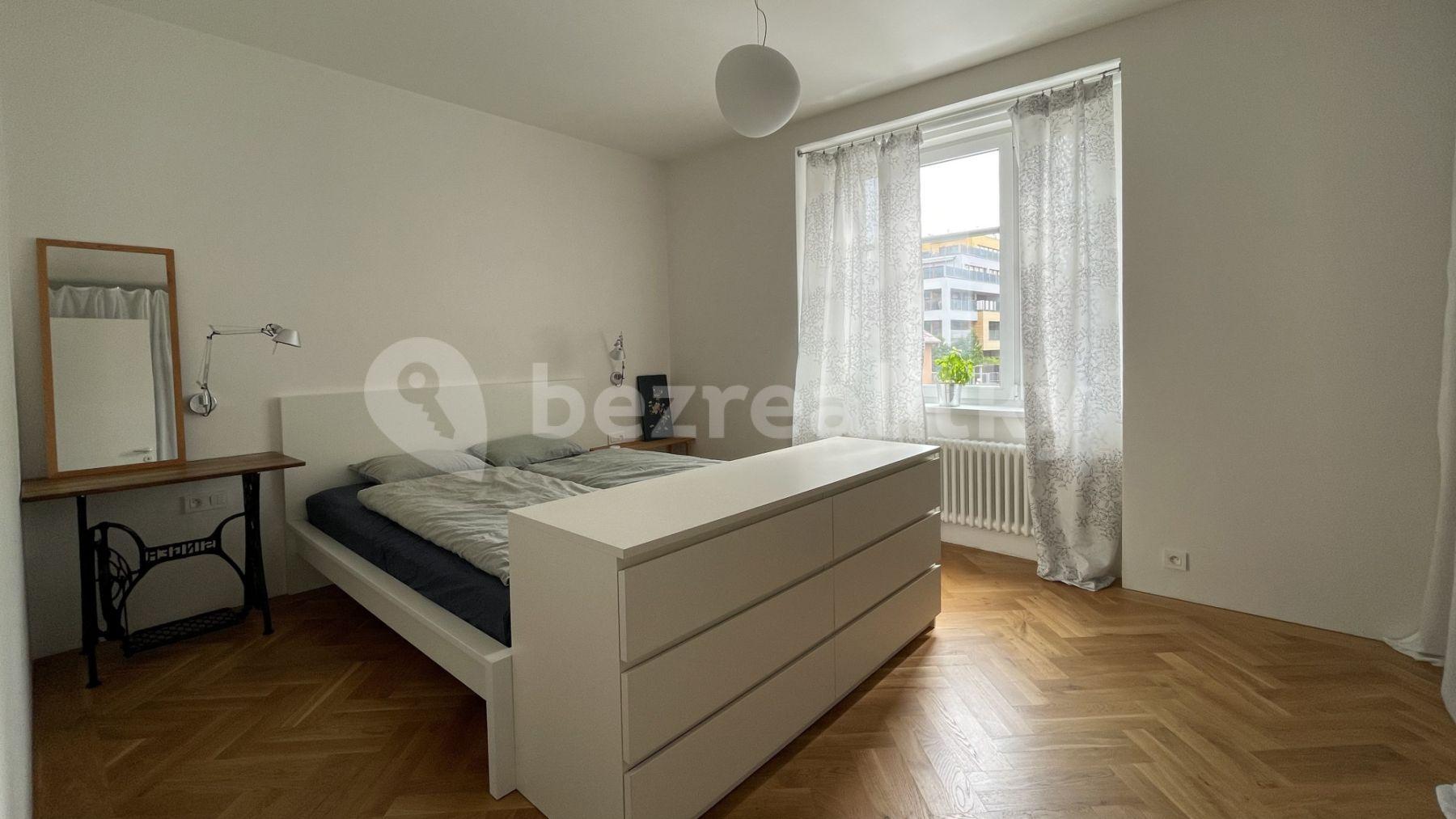 Prenájom bytu 2-izbový 45 m², Pod dvorem, Praha, Praha