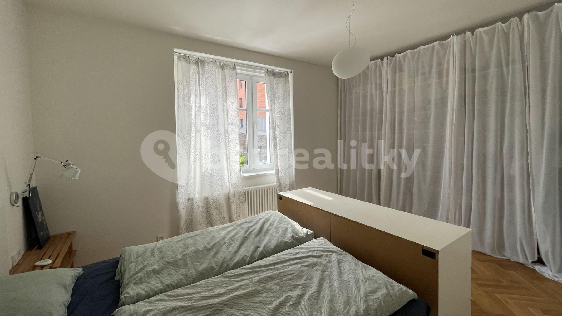 Prenájom bytu 2-izbový 45 m², Pod dvorem, Praha, Praha