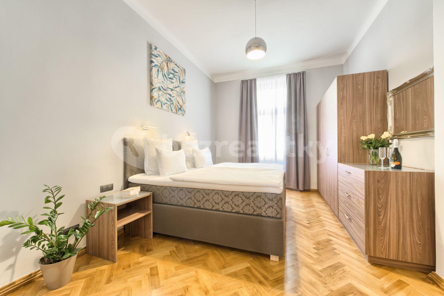 Prenájom bytu 3-izbový 97 m², Dušní, Praha, Praha