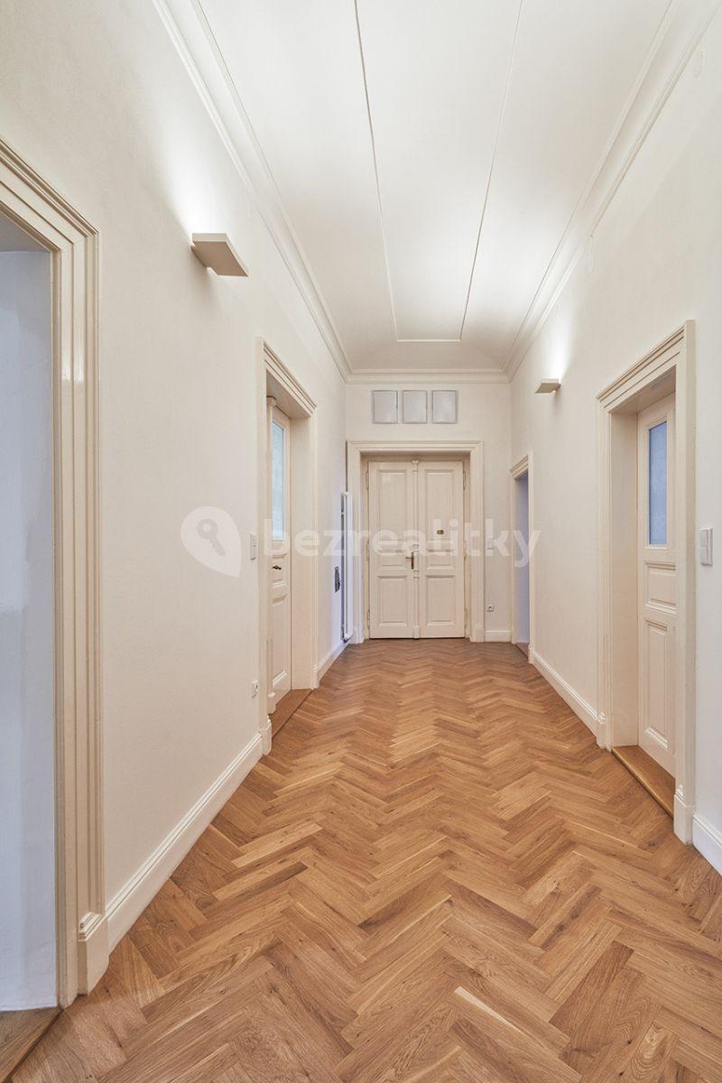 Prenájom bytu 3-izbový 143 m², Újezd, Praha, Praha