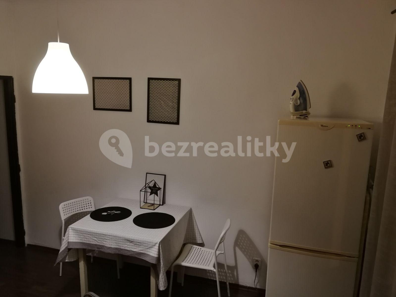 Prenájom bytu 1-izbový 45 m², Trenčianska, Ružinov, Bratislavský kraj