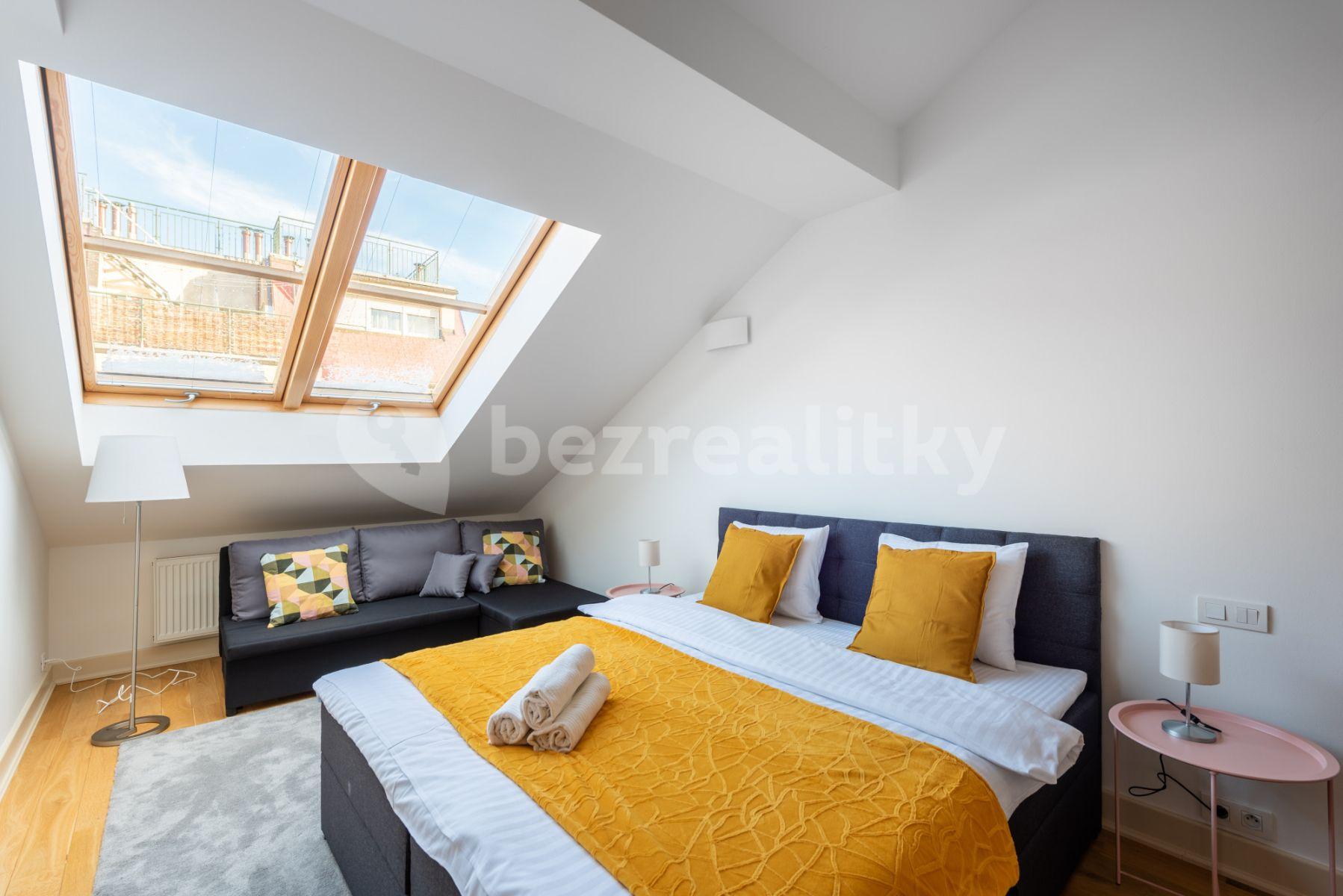 Prenájom bytu 4-izbový 96 m², Černá, Praha, Praha