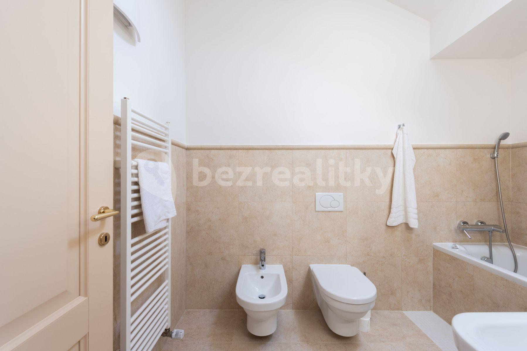 Prenájom bytu 4-izbový 96 m², Černá, Praha, Praha