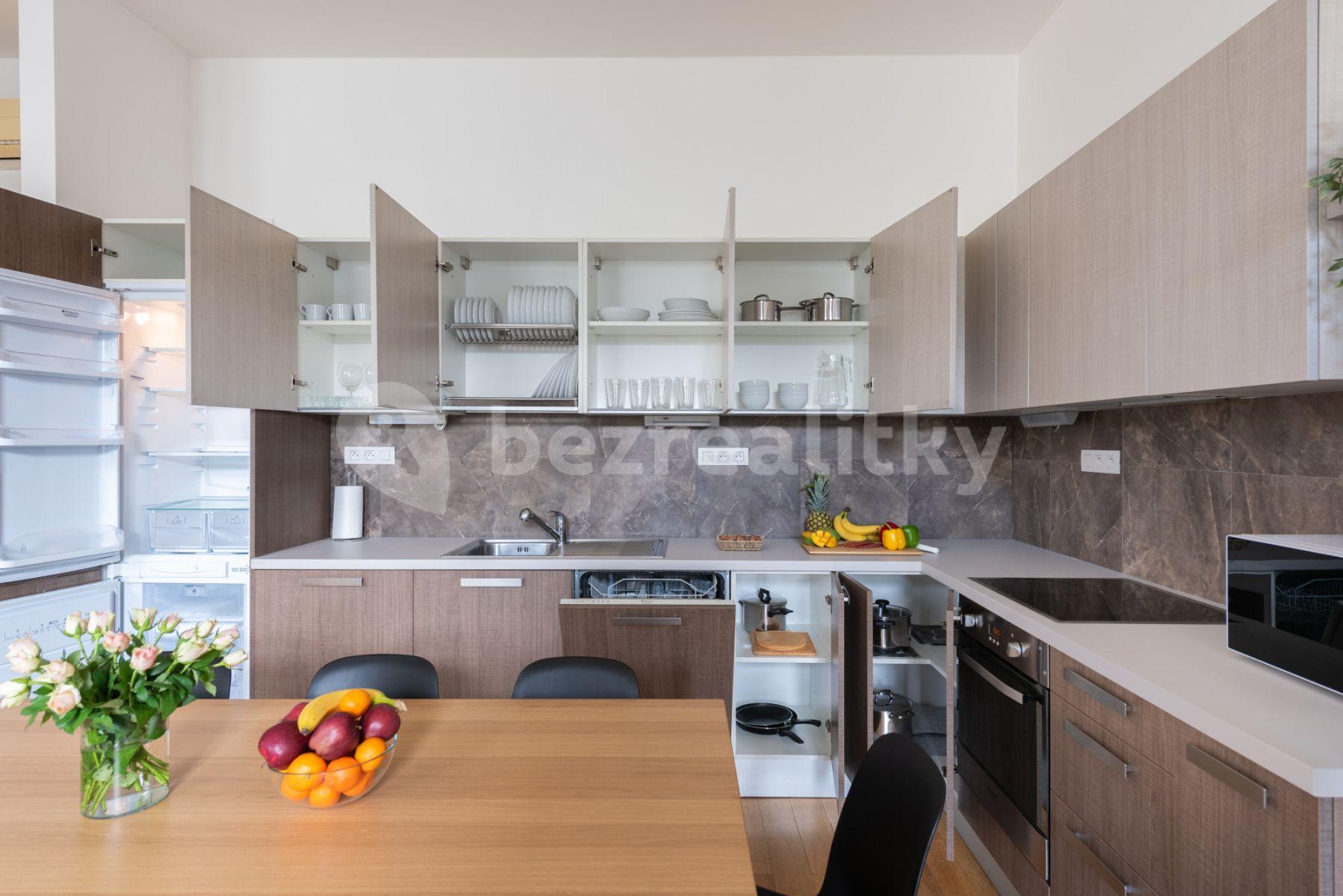 Prenájom bytu 4-izbový 96 m², Černá, Praha, Praha