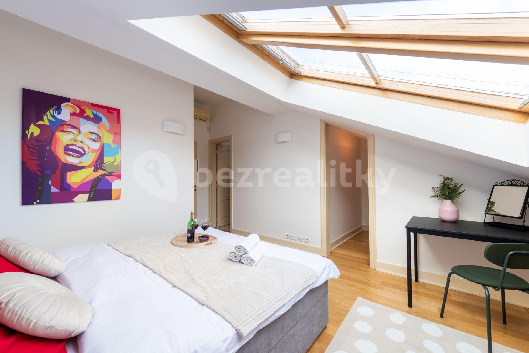 Prenájom bytu 4-izbový 96 m², Černá, Praha, Praha