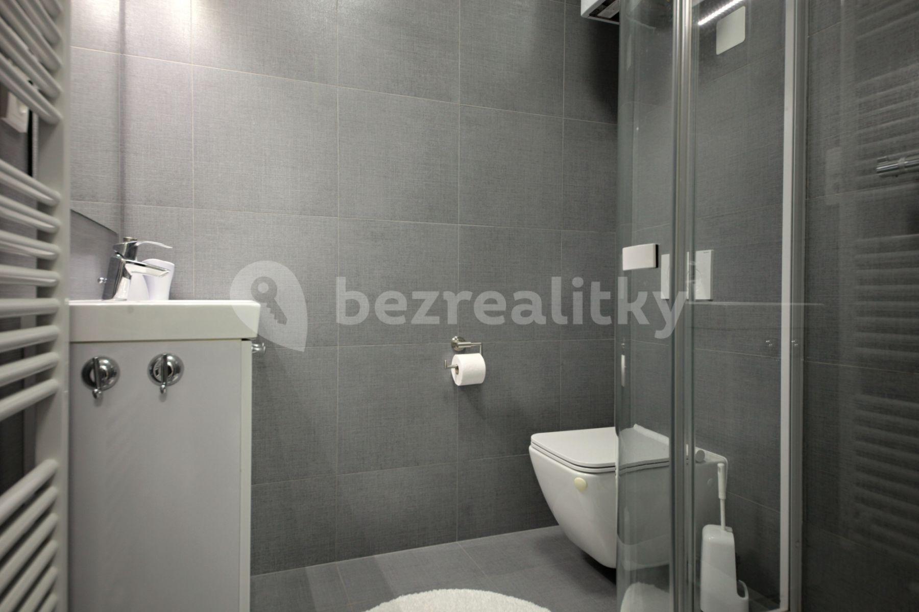 Prenájom bytu 2-izbový 56 m², Slovinská, Praha, Praha