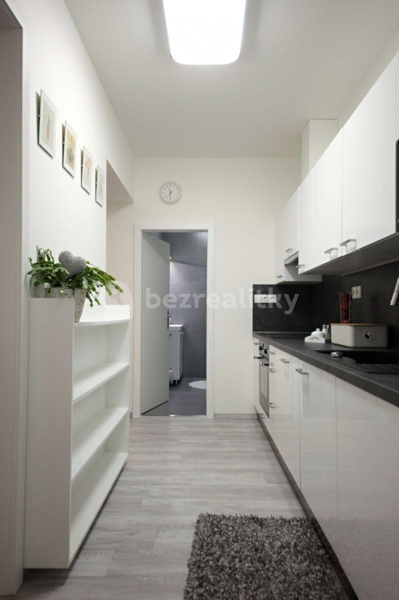 Prenájom bytu 2-izbový 56 m², Slovinská, Praha, Praha