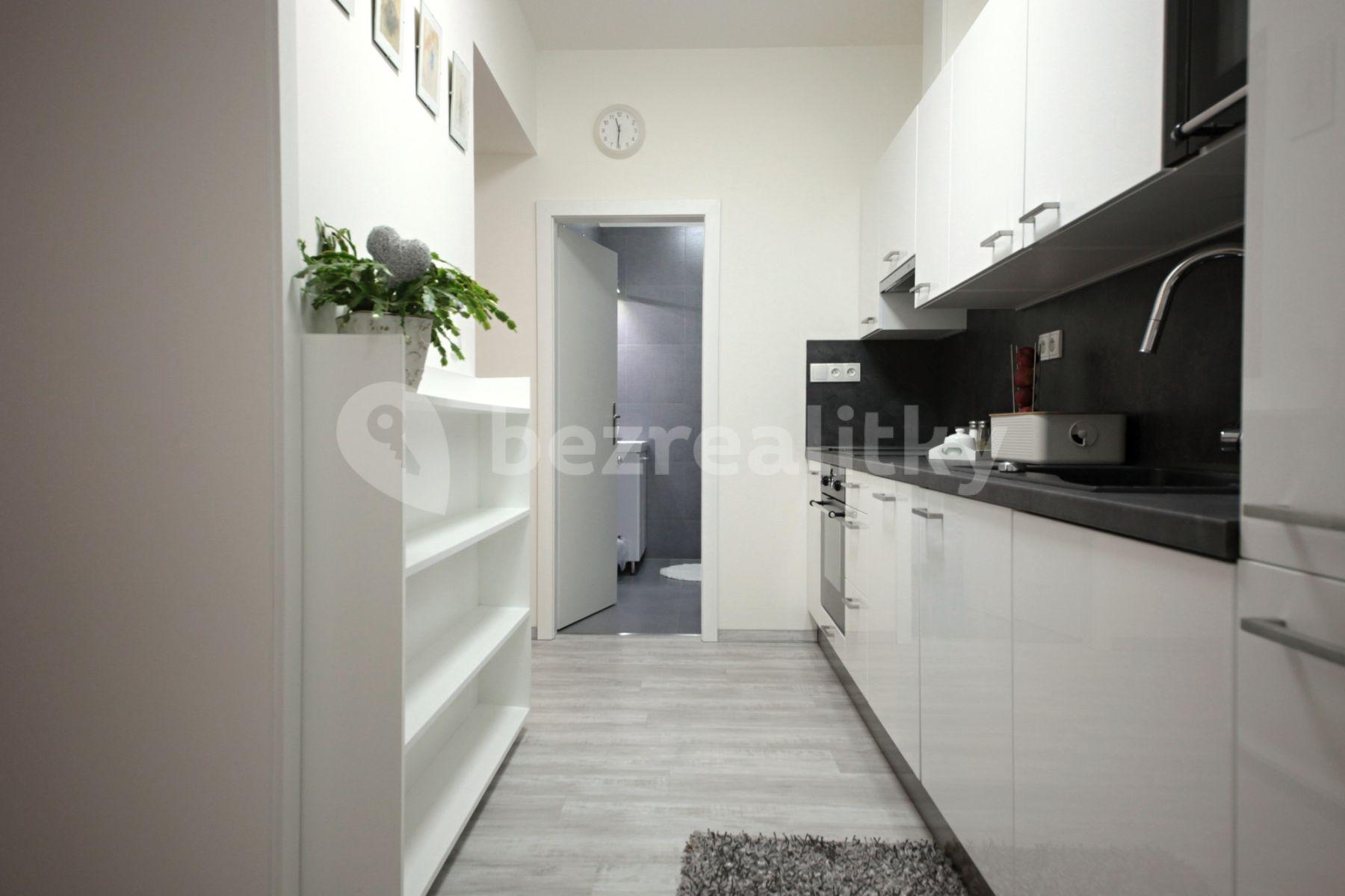 Prenájom bytu 2-izbový 56 m², Slovinská, Praha, Praha