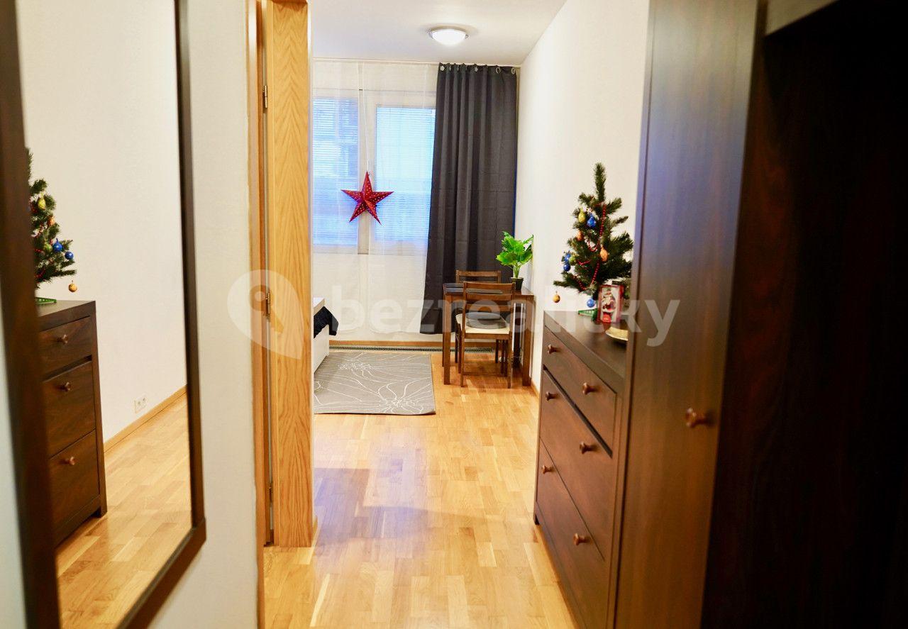 Prenájom bytu 1-izbový 29 m², Korunní, Praha, Praha