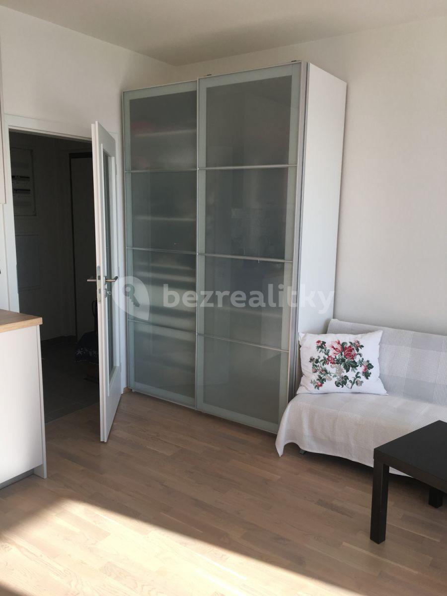 Prenájom bytu 2-izbový 37 m², Učňovská, Praha, Praha