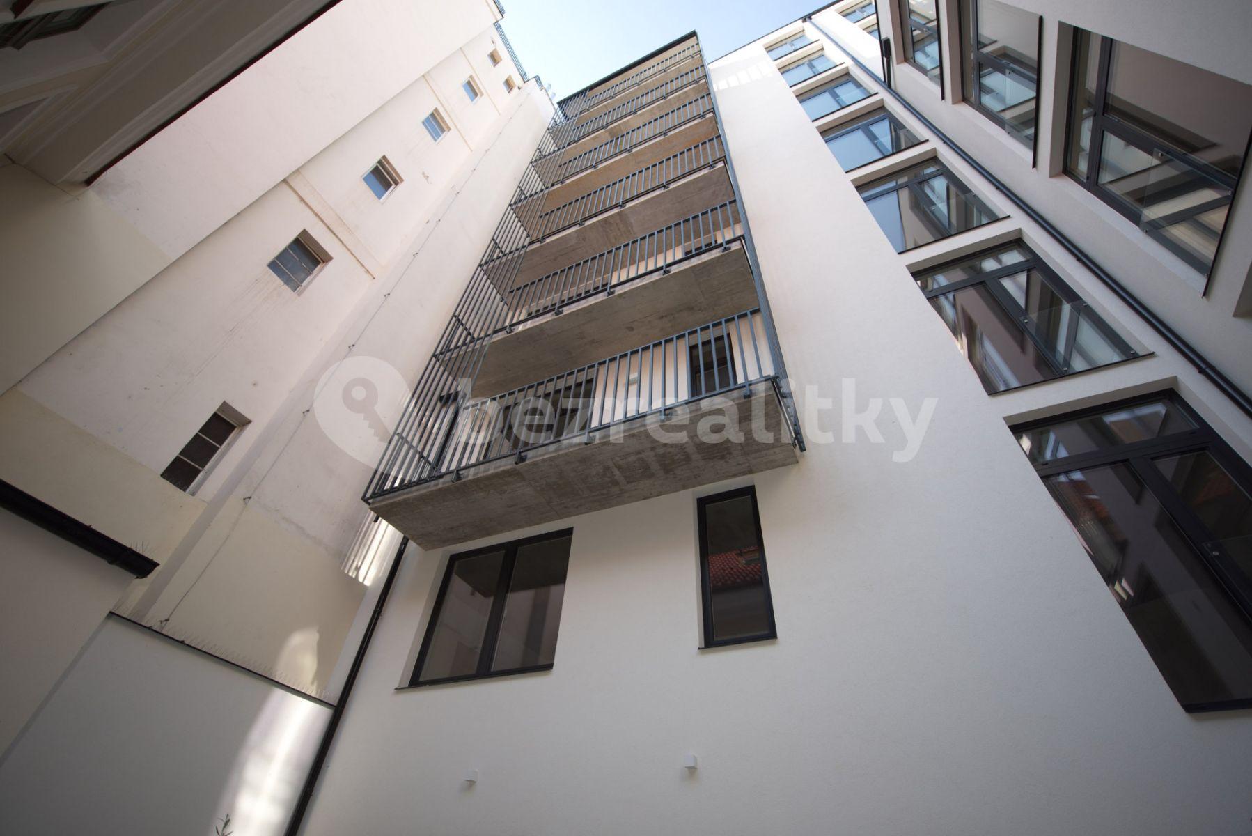 Prenájom bytu 3-izbový 90 m², Soukenická, Praha, Praha