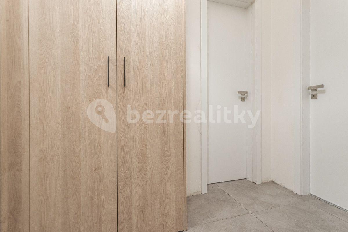 Prenájom bytu 1-izbový 25 m², Stroupežnického, Praha, Praha