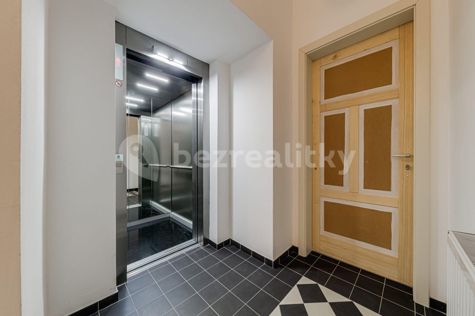 Prenájom bytu 2-izbový 56 m², Mečislavova, Praha, Praha