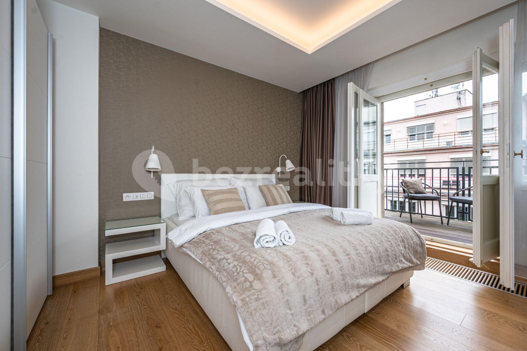 Prenájom bytu 2-izbový 89 m², Dlouhá, Praha, Praha