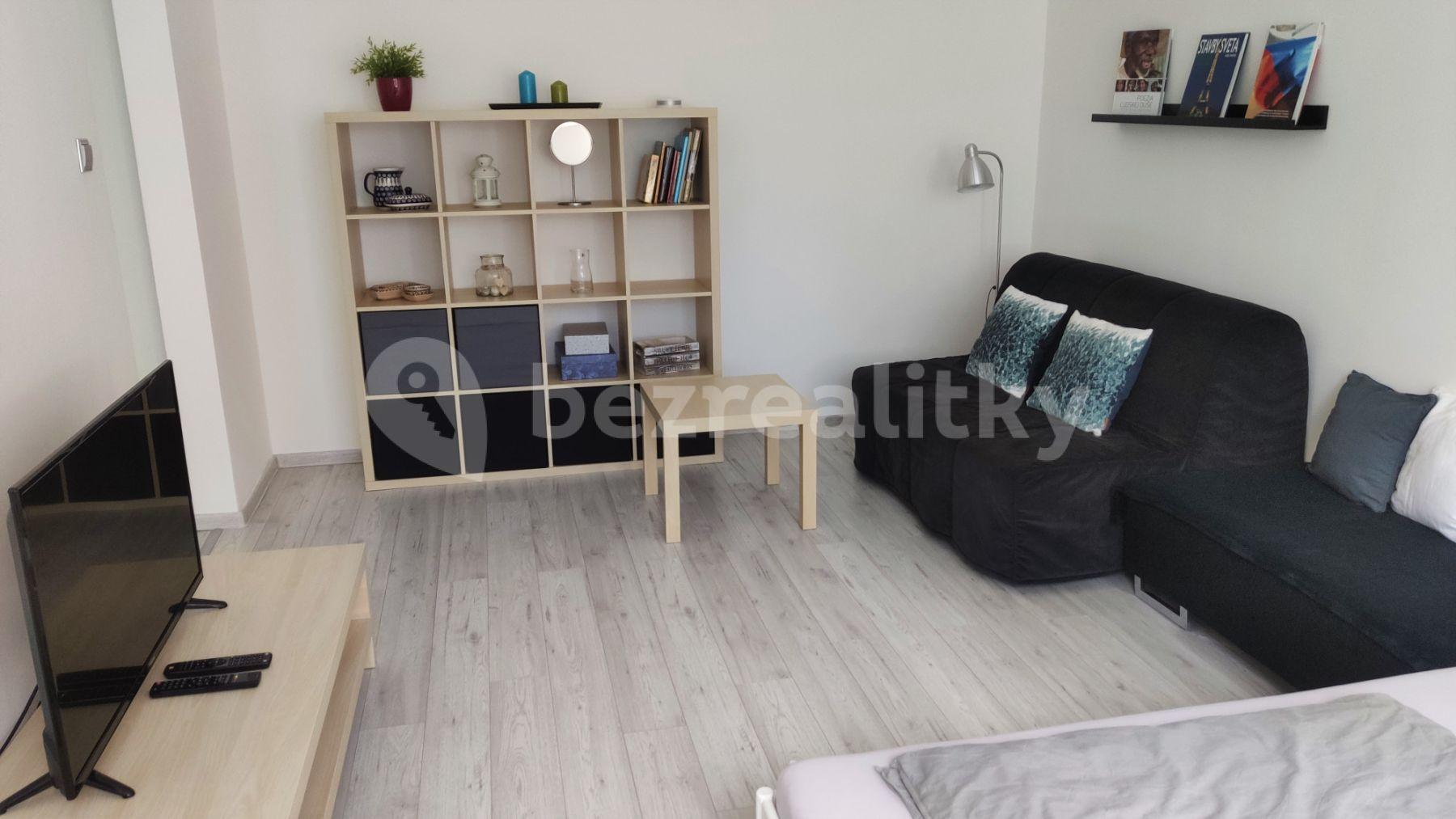 Prenájom bytu 1-izbový 40 m², Mamateyova, Petržalka, Bratislavský kraj