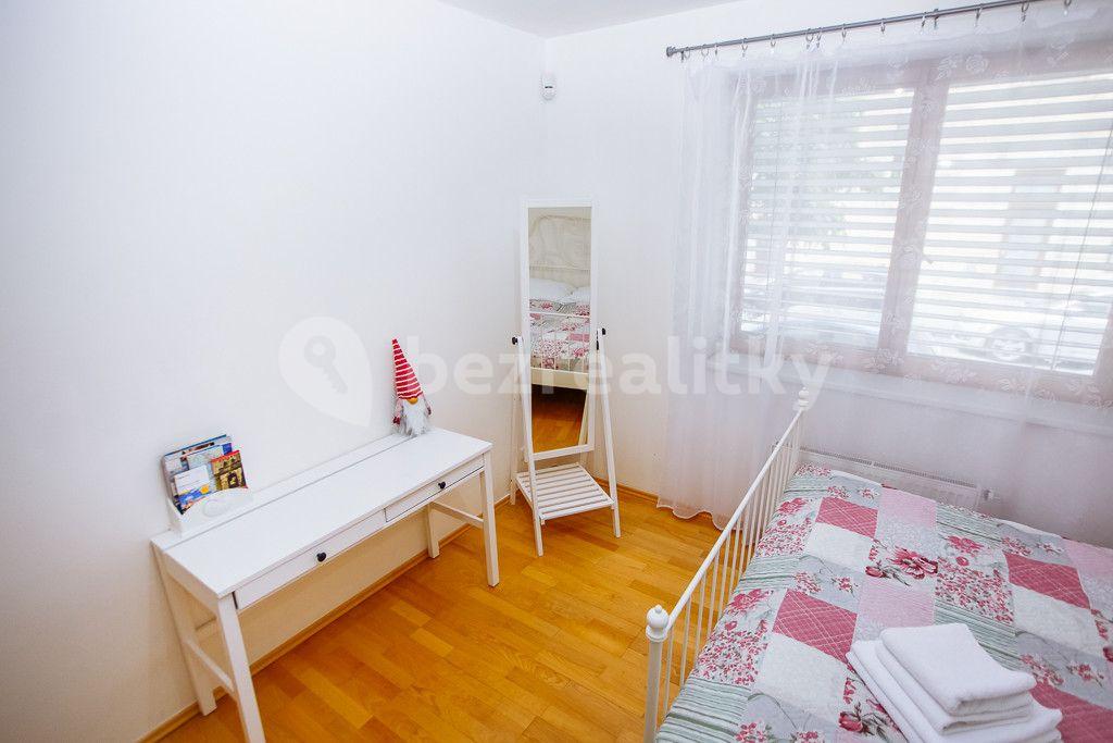 Prenájom bytu 2-izbový 60 m², Lublaňská, Praha, Praha