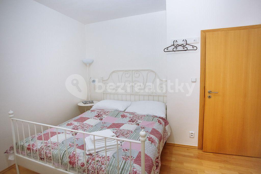 Prenájom bytu 2-izbový 60 m², Lublaňská, Praha, Praha