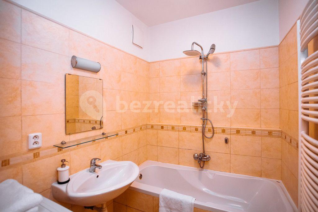 Prenájom bytu 2-izbový 60 m², Lublaňská, Praha, Praha