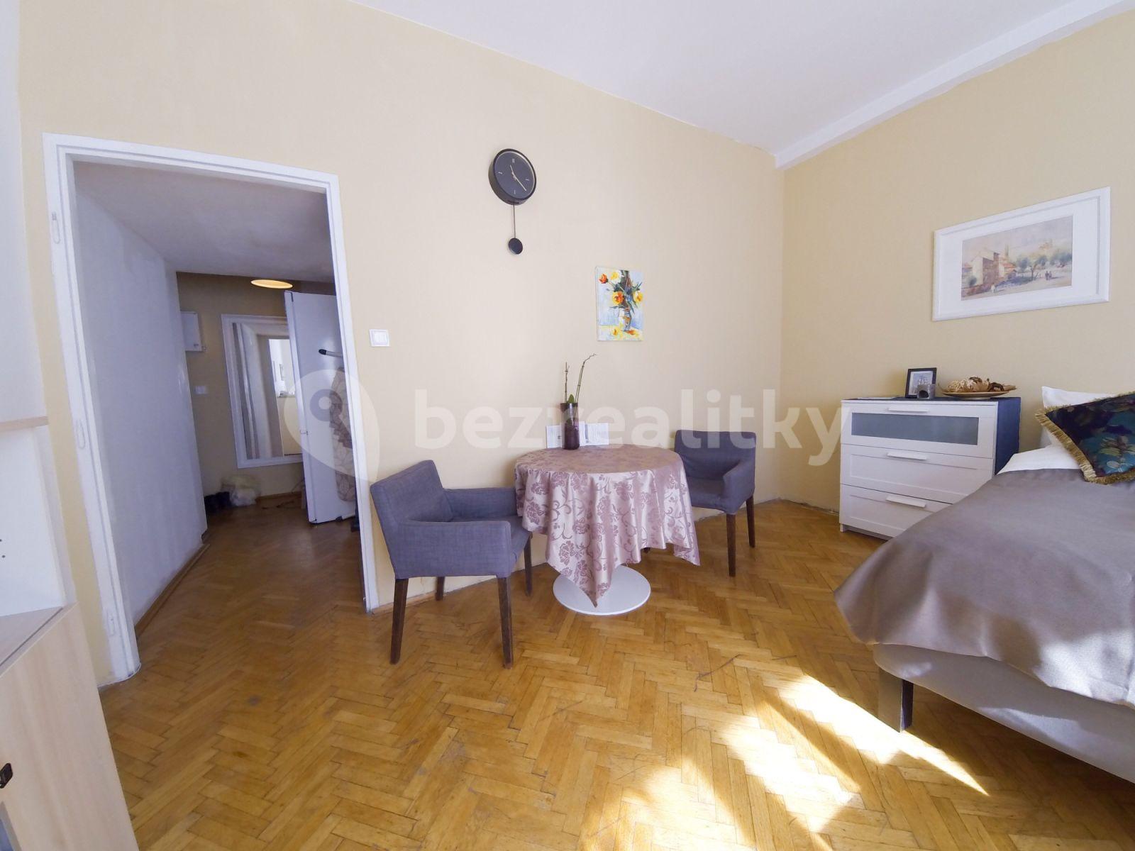 Prenájom bytu 1-izbový 35 m², Konviktská, Praha, Praha