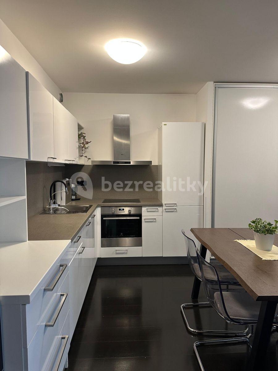 Prenájom bytu 3-izbový 88 m², Křižíkova, Praha, Praha