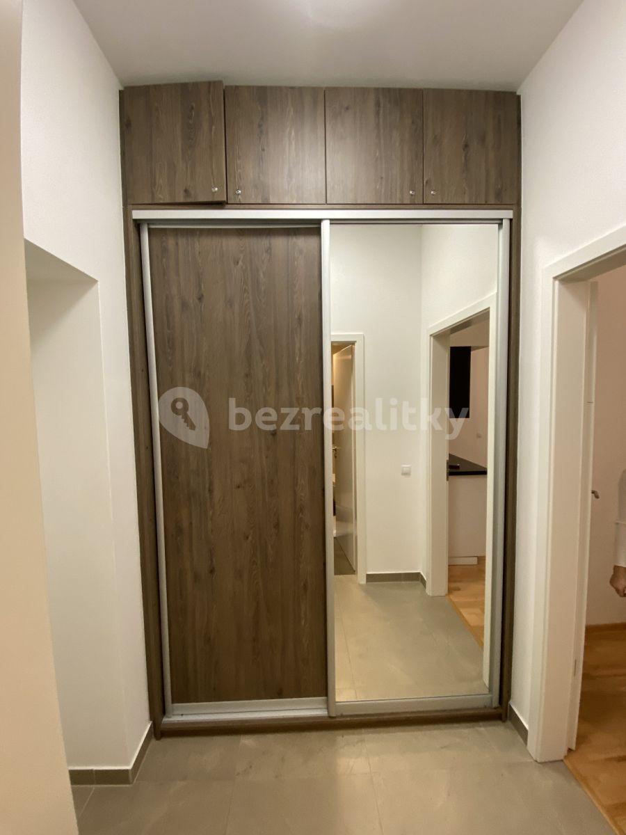 Prenájom bytu 1-izbový 26 m², Tyršova, Praha, Praha