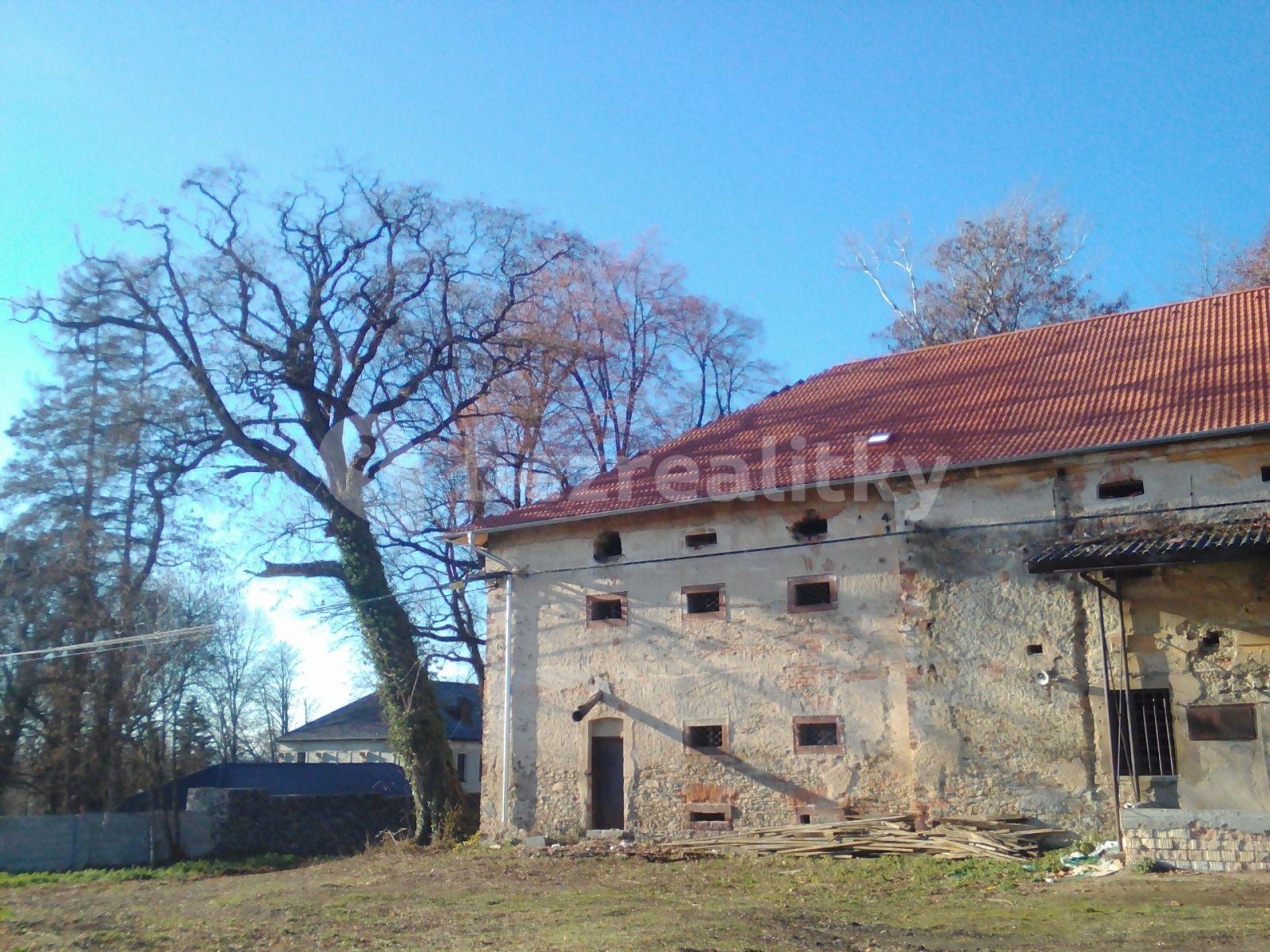 Predaj nebytového priestoru 990 m², Polní Voděrady, Středočeský kraj