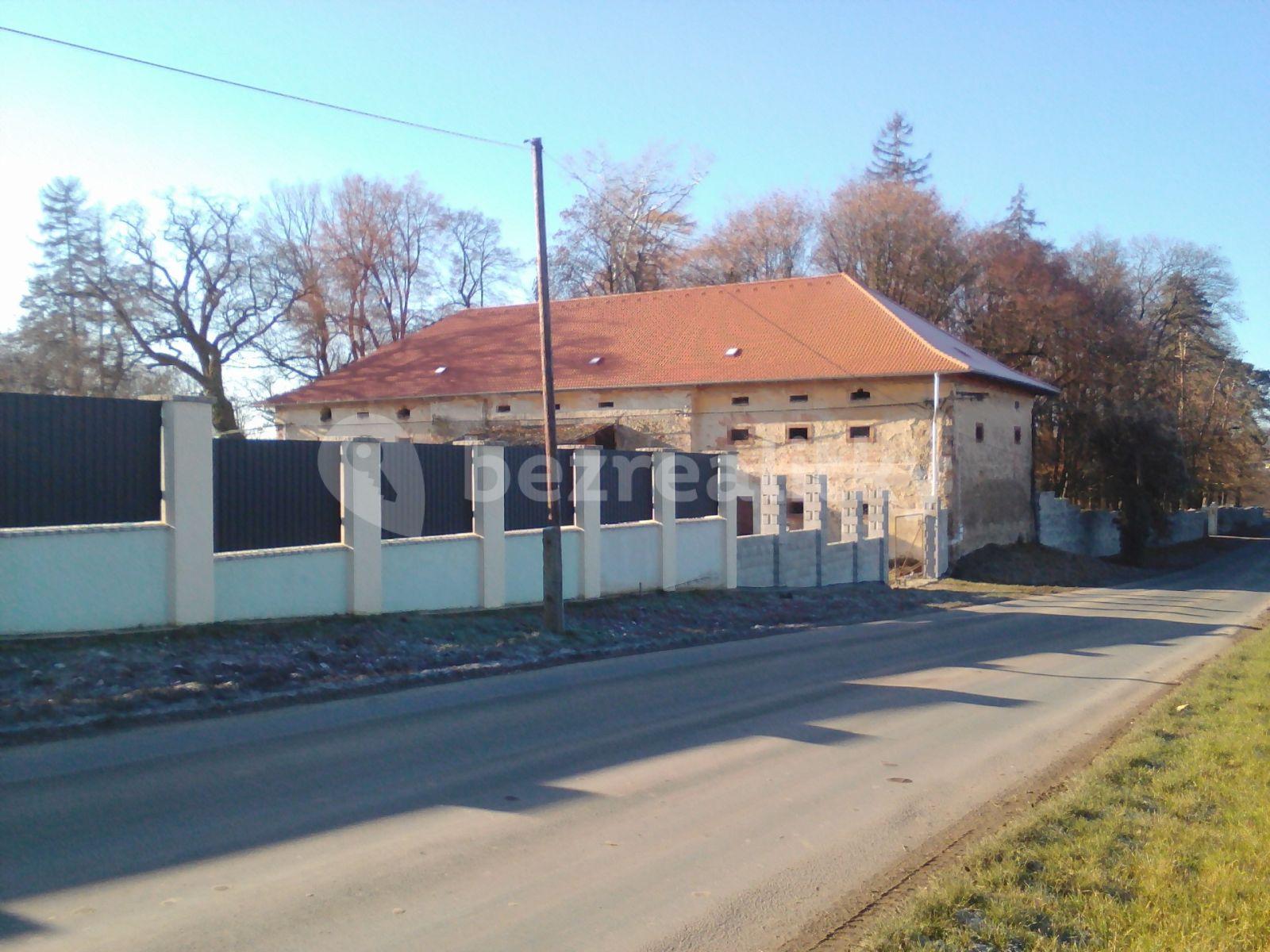 Predaj nebytového priestoru 990 m², Polní Voděrady, Středočeský kraj