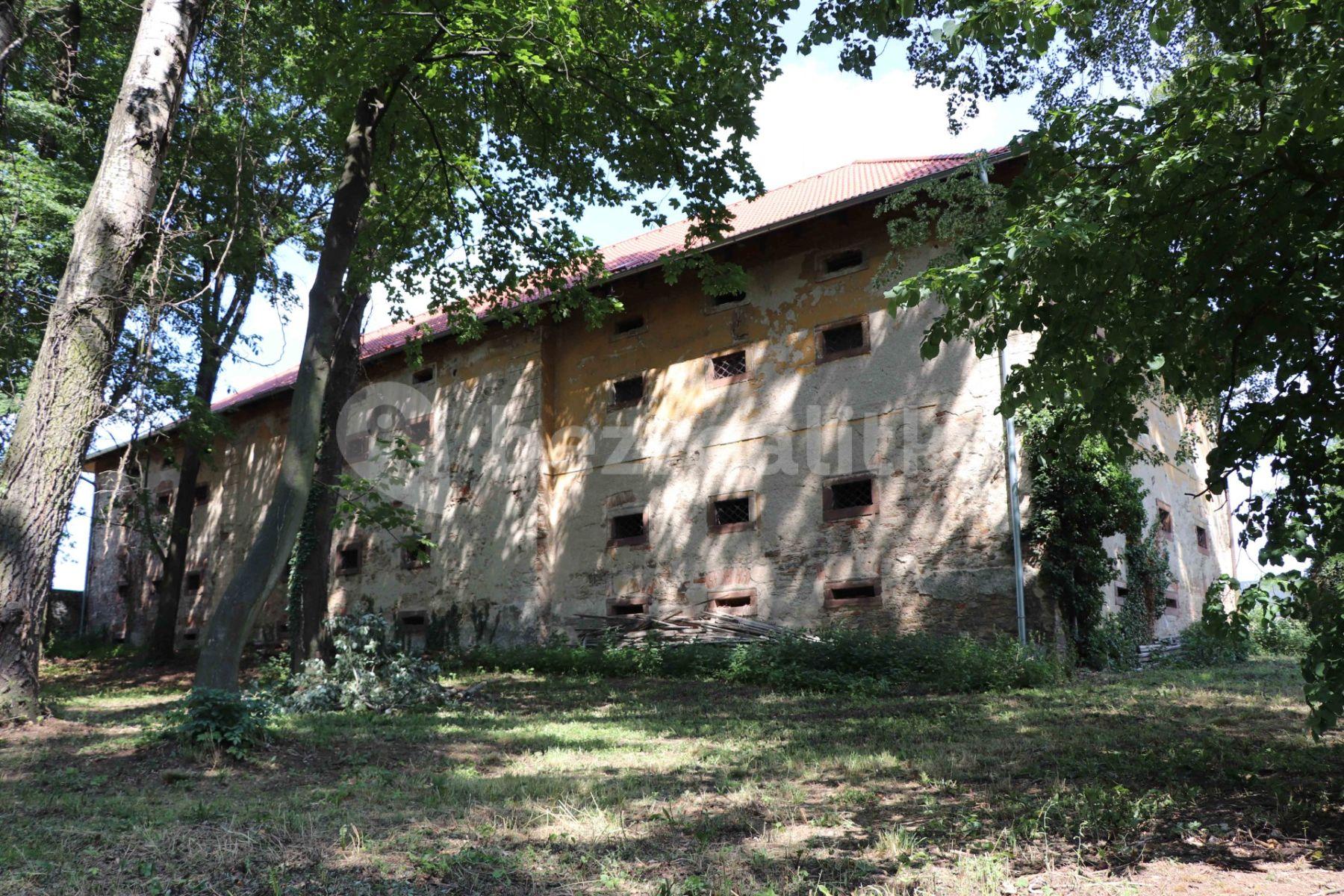 Predaj nebytového priestoru 990 m², Polní Voděrady, Středočeský kraj