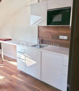 Prenájom bytu 1-izbový 34 m², Bulharská, Praha, Praha