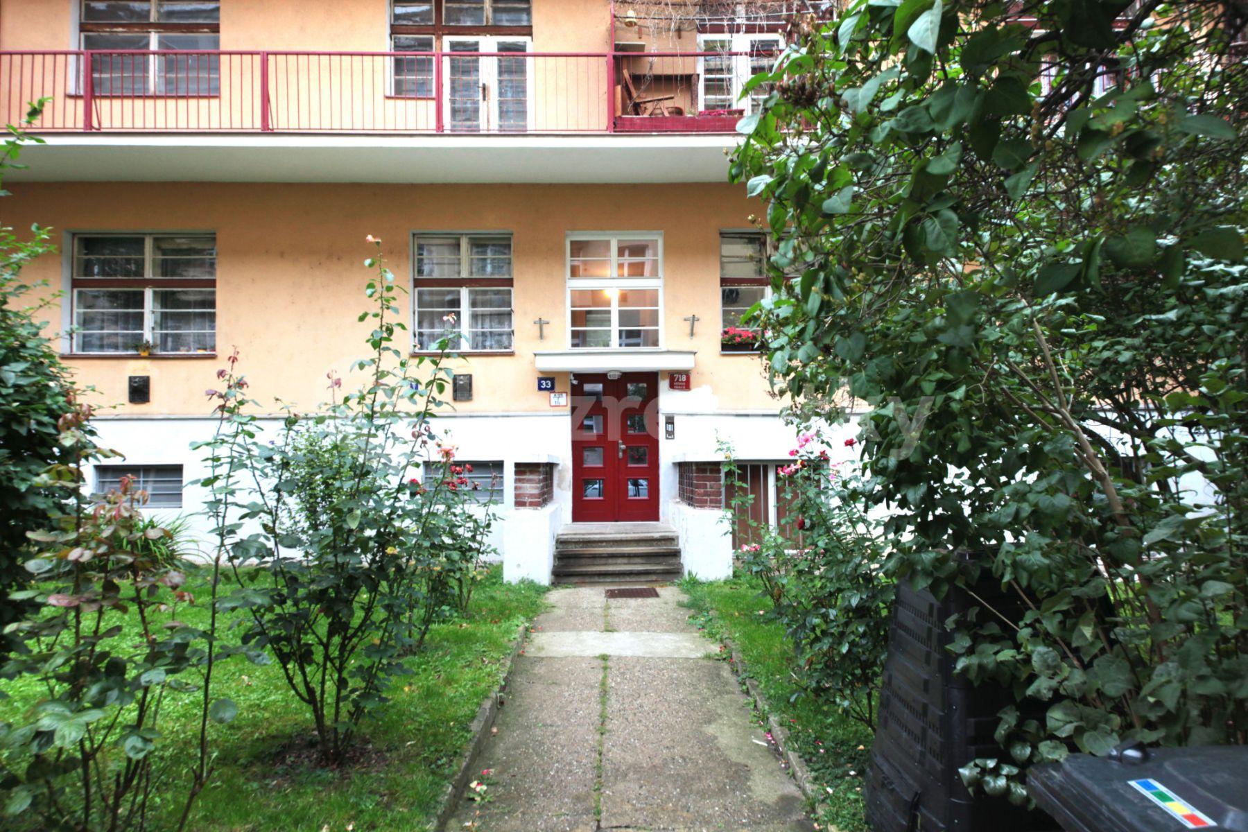 Prenájom bytu 1-izbový 34 m², Bulharská, Praha, Praha