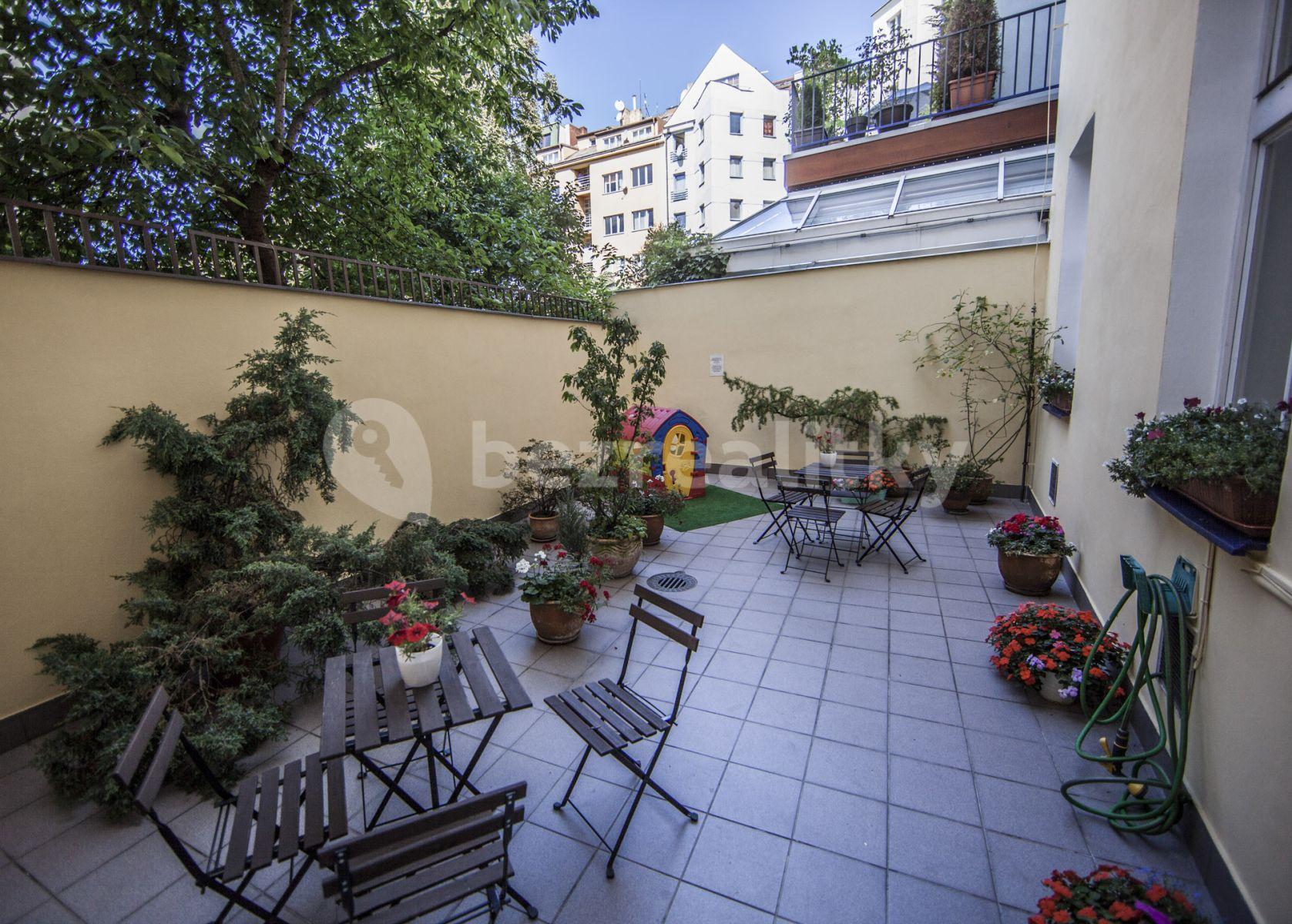 Prenájom bytu 1-izbový 27 m², Americká, Praha, Praha