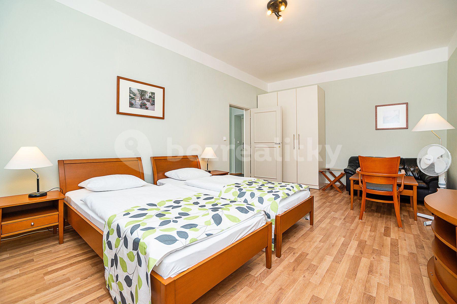 Prenájom bytu 1-izbový 27 m², Americká, Praha, Praha