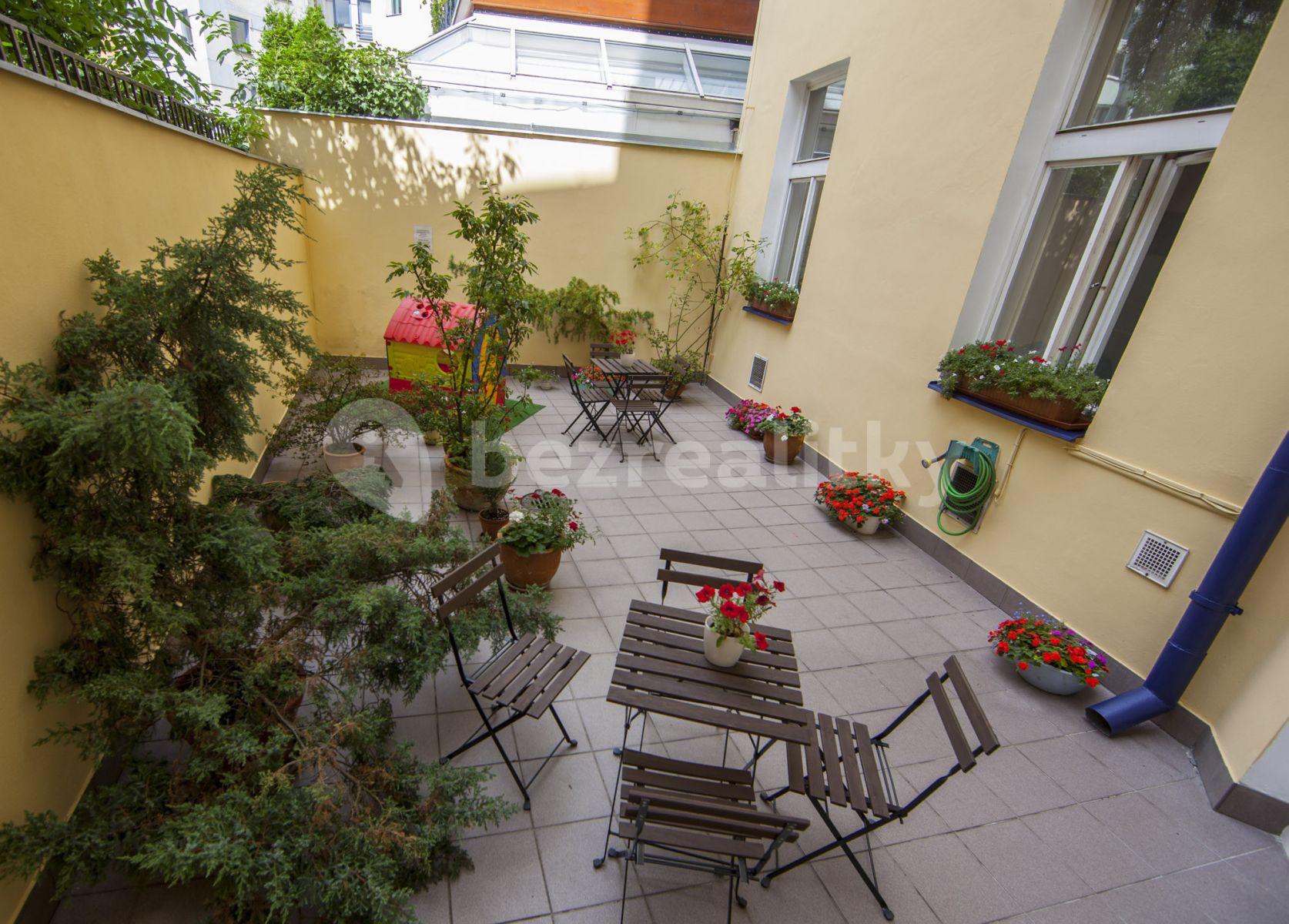 Prenájom bytu 3-izbový 72 m², Americká, Praha, Praha