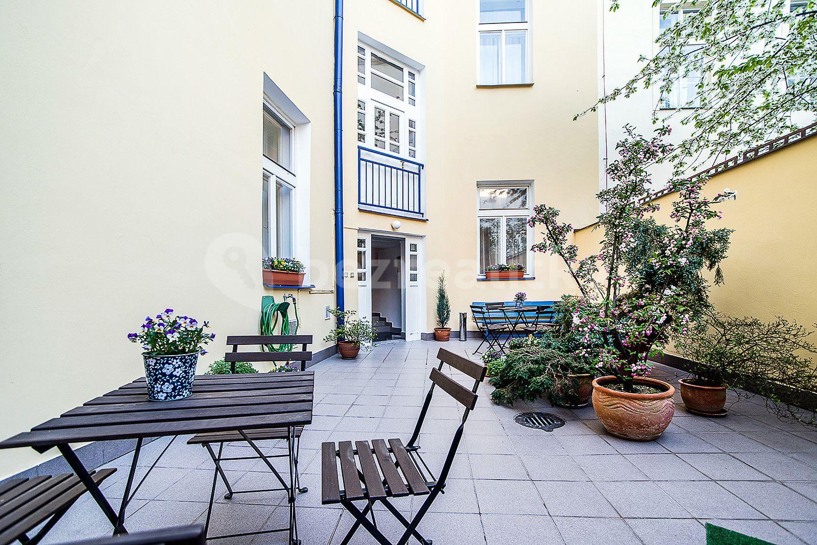 Prenájom bytu 1-izbový 43 m², Americká, Praha, Praha