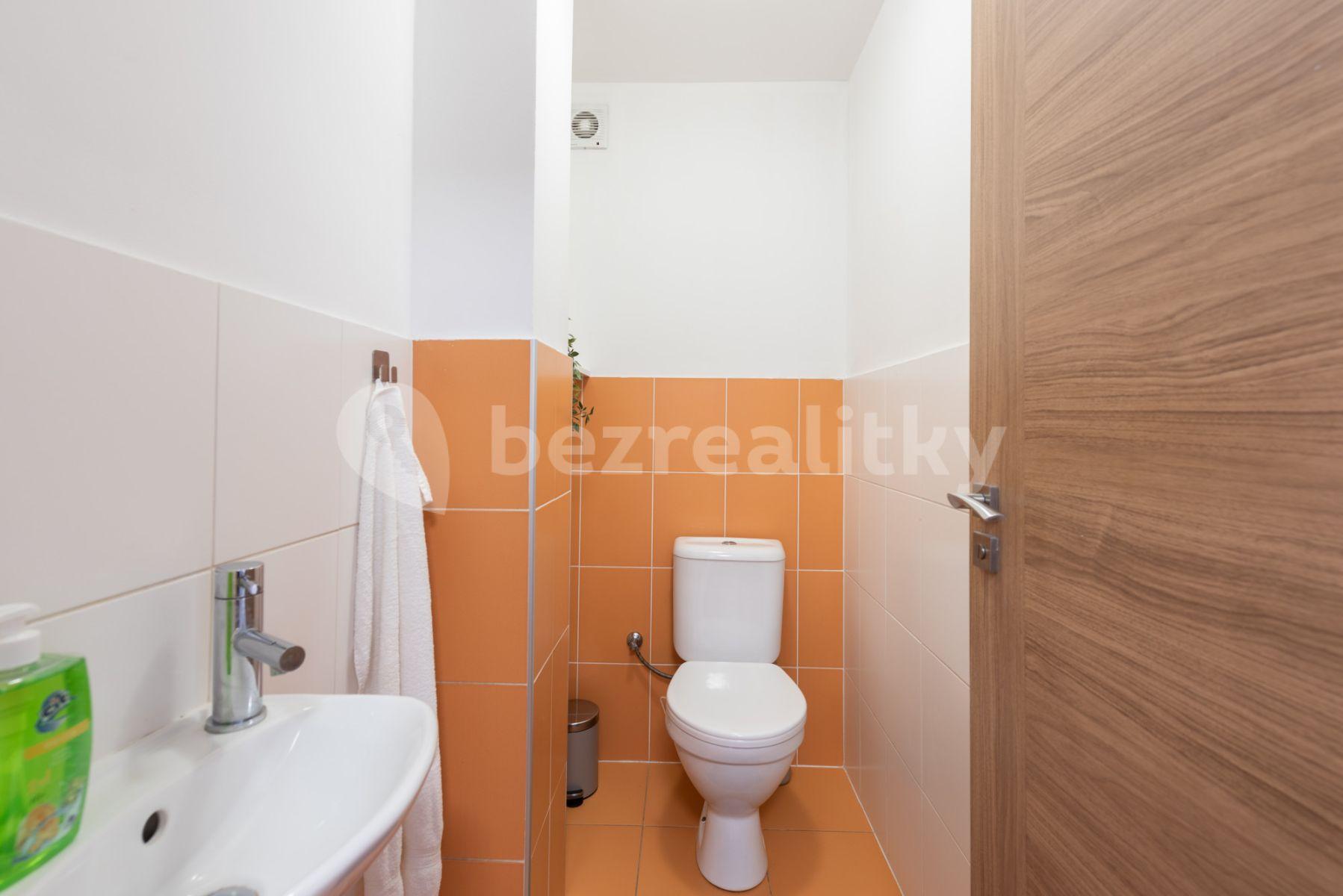 Prenájom bytu 5-izbový 90 m², Grafická, Praha, Praha